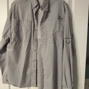 Columbia Light Gray Button-Up fishing Shirt